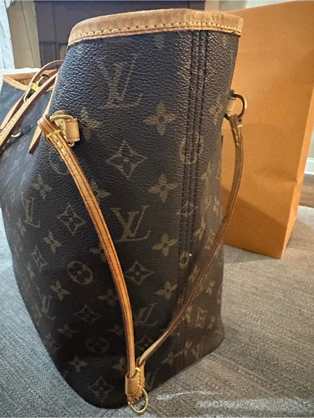 Authentic Louis Vuitton Neverfull Monogram Canvas Tote with Vachetta Trim - Picture 4 of 16